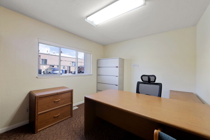 More Photos Of 70 Railroad Ave, Danville Office For Sale