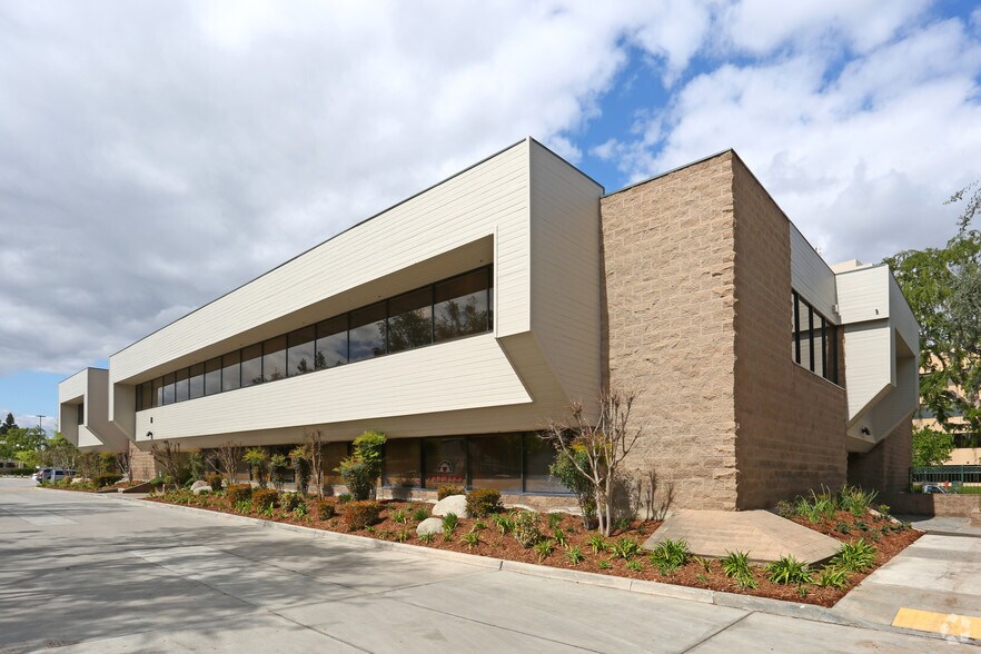More Photos Of 5100 California Ave, Bakersfield Office For Lease