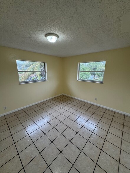 More Photos Of 927 S Pine St, Lake Worth Apartments For Sale