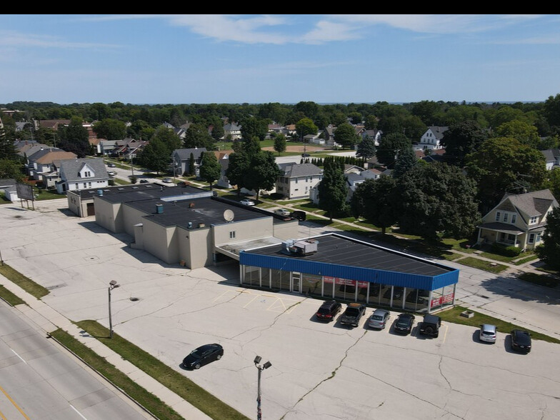 Primary Photo Of 1619 Calumet Dr, Sheboygan Auto Dealership For Sale