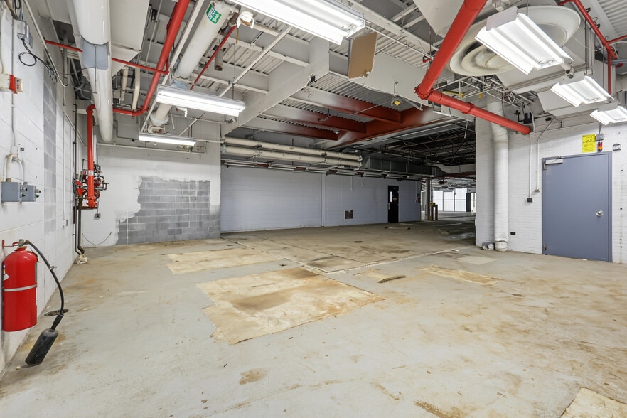 More Photos Of 15201 Mercantile Dr, Dearborn Light Manufacturing For Sale