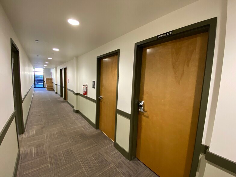 More Photos Of 18023 Highway 99, Lynnwood Light Manufacturing For Lease