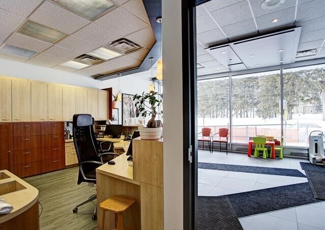 More Photos Of 15700 Boul Gouin O, Montréal Office For Sale