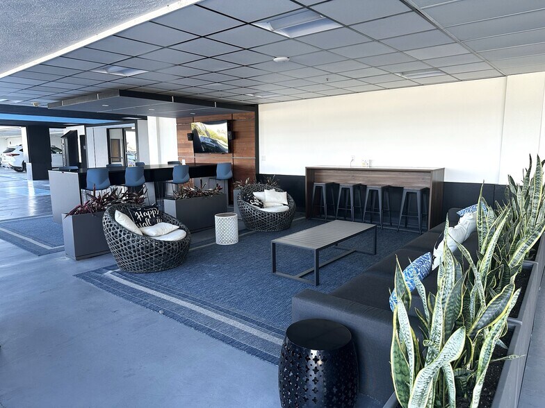 More Photos Of 16133 Ventura Blvd, Encino Office For Lease