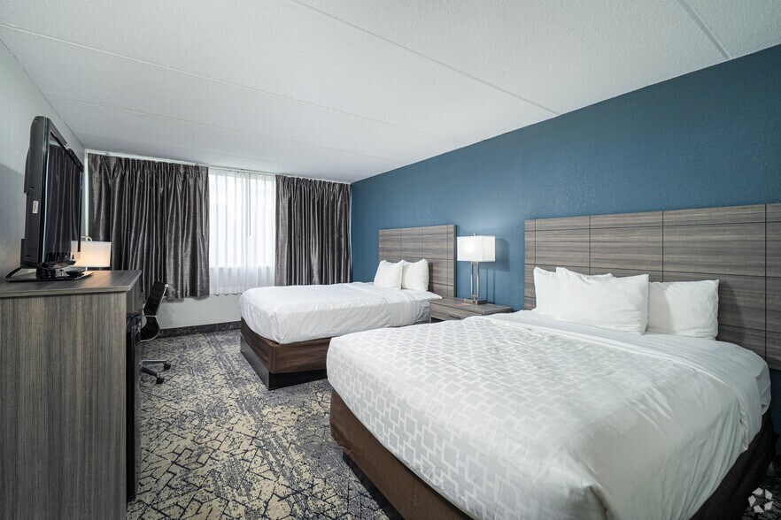 More Photos Of 411 S Larkin Ave, Joliet Hotel For Sale