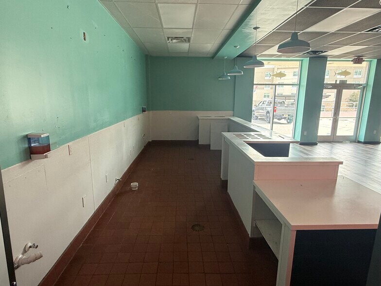 More Photos Of 5803 Old Shell Rd, Mobile Storefront For Lease