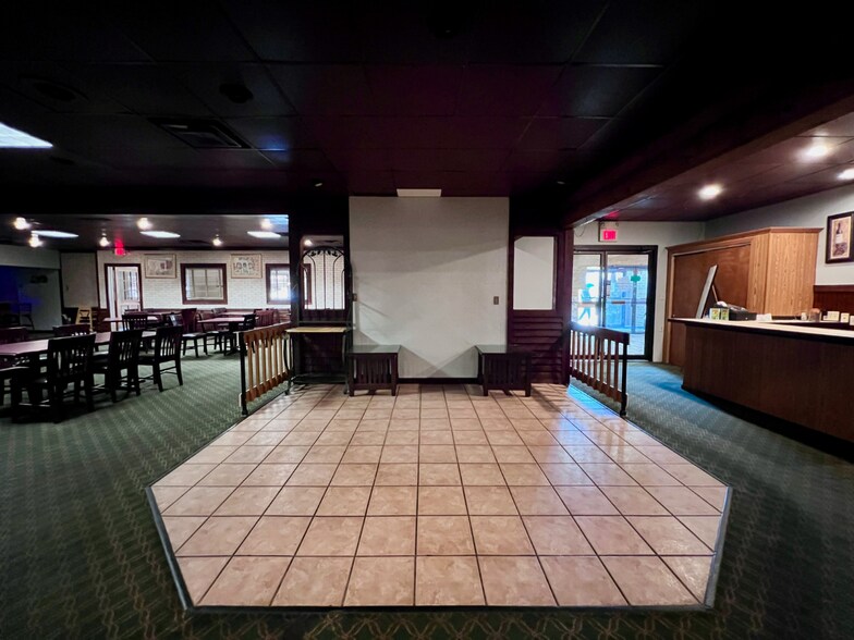 More Photos Of 2601 E 13th St, Ames Hotel For Lease