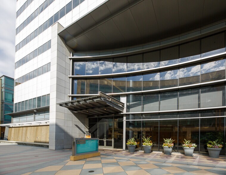 More Photos Of 15301 Ventura Blvd, Sherman Oaks Unknown For Lease