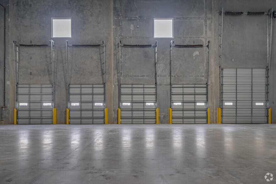 More Photos Of 2304 Reed Rd, Houston Distribution For Lease