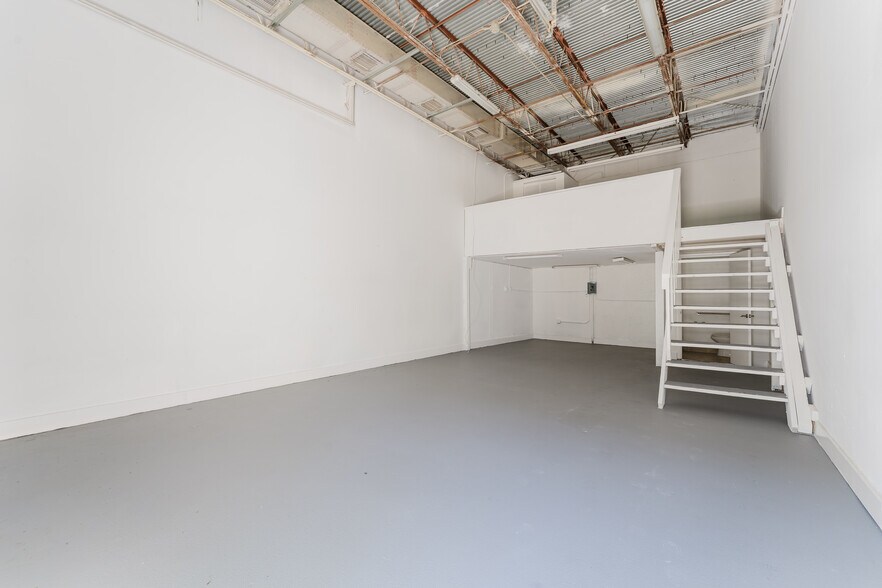 More Photos Of 259 SE 1st Ter, Deerfield Beach Warehouse For Lease