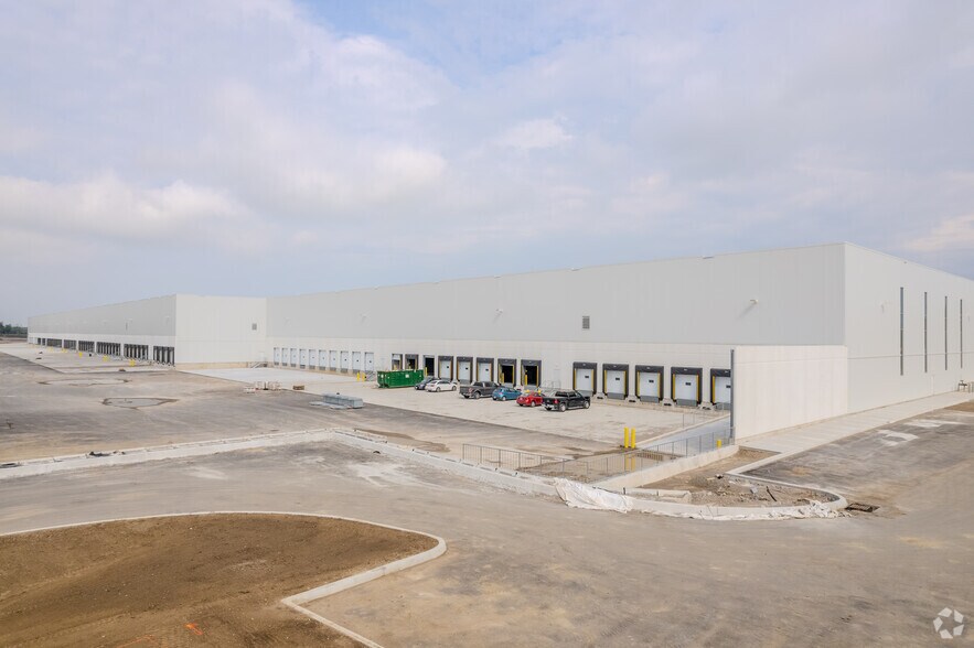 More Photos Of 100 Allendale Rd, Cambridge Distribution For Lease