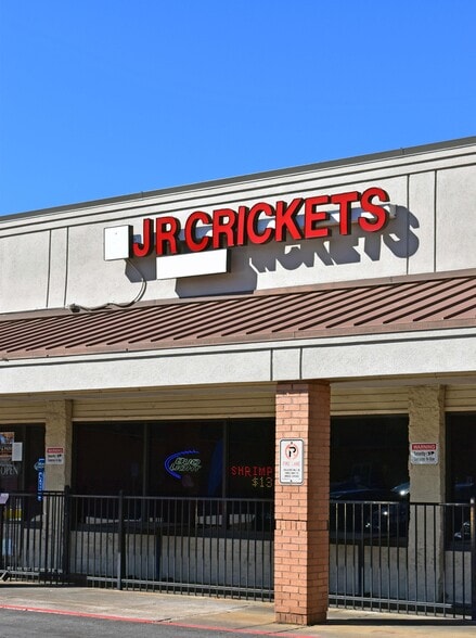 More Photos Of 4550 Jonesboro Rd, Union City Freestanding For Lease