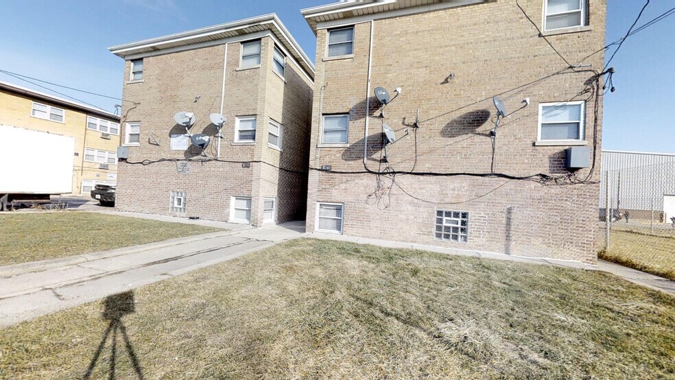 Primary Photo Of 1240 S 55th Ct, Cicero Apartments For Sale