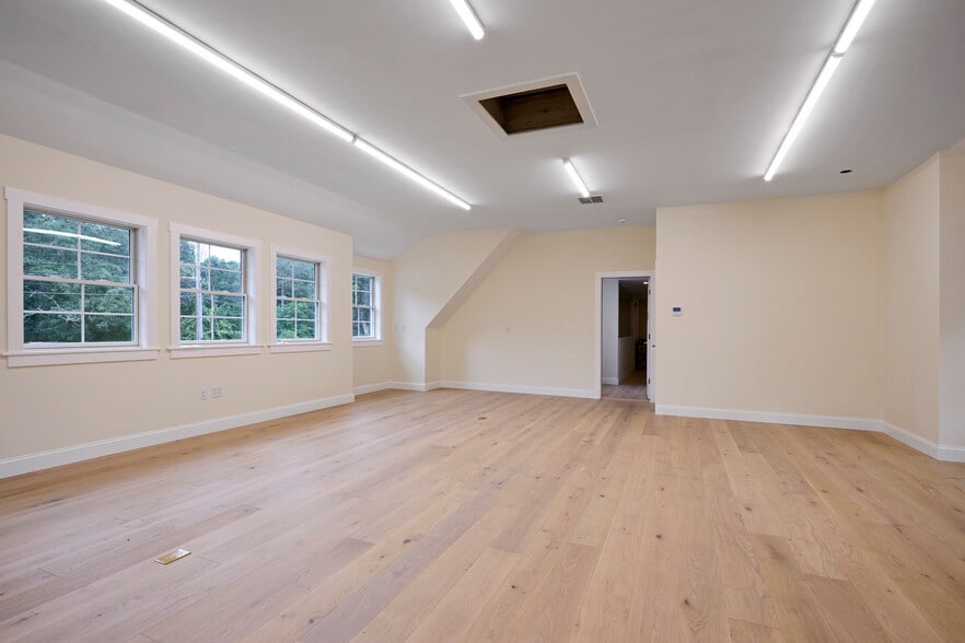 More Photos Of 4 Edgerton Dr, North Falmouth Flex For Sale