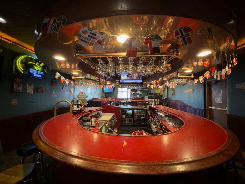 More Photos Of 8950 Laurel Canyon Blvd, Sun Valley Restaurant For Lease