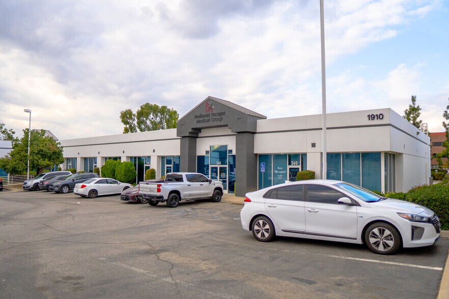 More Photos Of 1902 Orange Tree Ln, Redlands Unknown For Lease