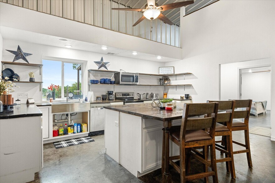 More Photos Of 1817 S Morgan St, Granbury Auto Dealership For Sale