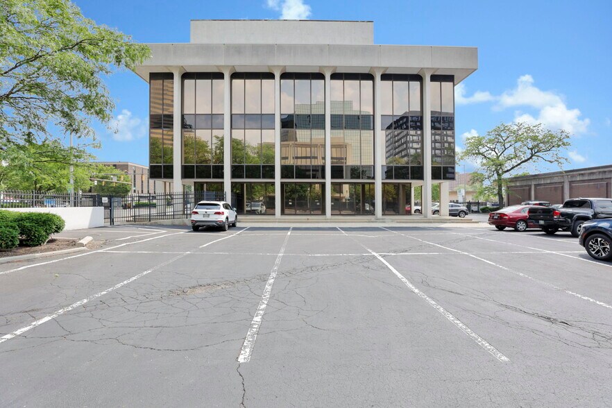 More Photos Of 141 E Town St, Columbus Office Residential For Lease