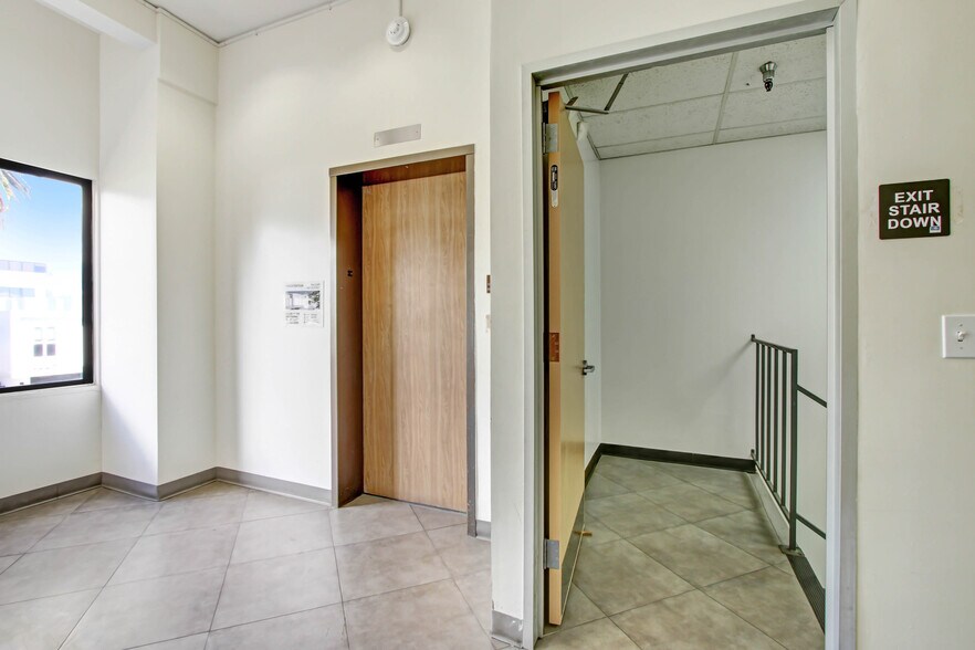 More Photos Of 1438-1444 9th St, Santa Monica Loft Creative Space For Sale