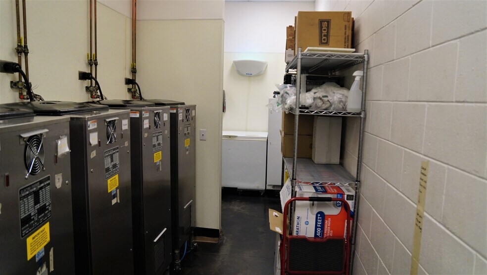 More Photos Of 1130-1150 Kuala St, Pearl City Restaurant For Lease