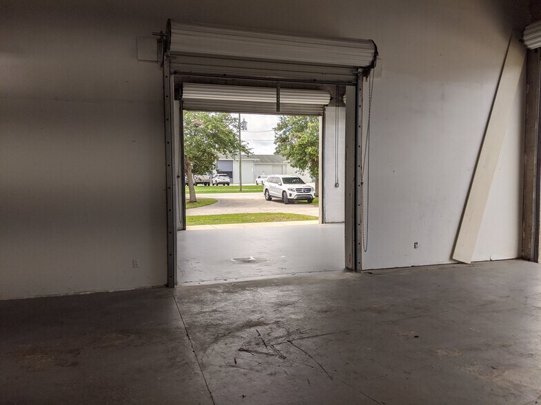 More Photos Of 3081 SE Dominica Ter, Stuart Manufacturing For Lease