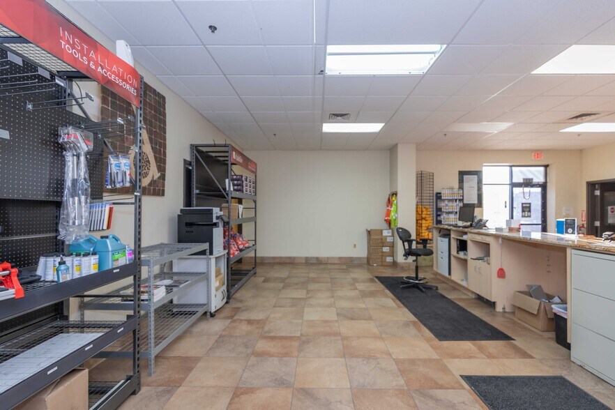 More Photos Of 9005 Roach Dr, Amarillo Showroom For Lease