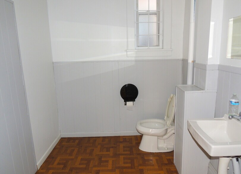 More Photos Of 106 Lodi St, Hackensack Storefront Retail Residential For Lease