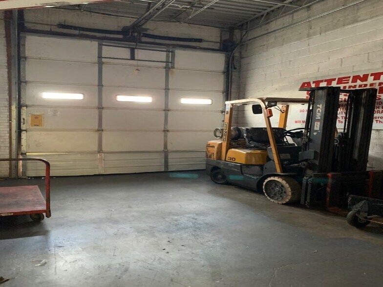 More Photos Of 916 E Elizabeth Ave, Linden Self Storage For Lease