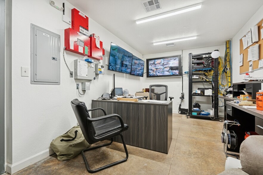 More Photos Of 12217 S Broadway, Edmond Warehouse For Sale