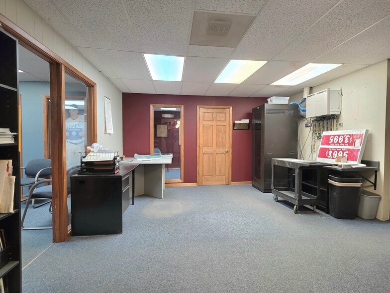More Photos Of 14440 W Edison Dr, New Lenox Manufacturing For Sale