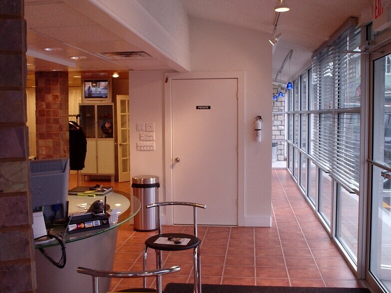 More Photos Of 1109-1111 Westport Rd, Kansas City Auto Dealership For Sale