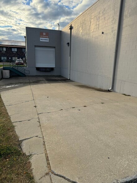 More Photos Of 301 W Marketview Dr, Champaign General Retail For Lease