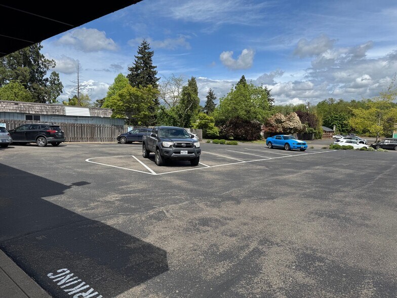 More Photos Of 2643-2655 Willamette St, Eugene Storefront Retail Office For Lease