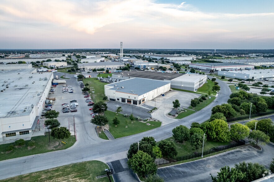 More Photos Of 6508 Tri-County Pky, Schertz Warehouse For Lease