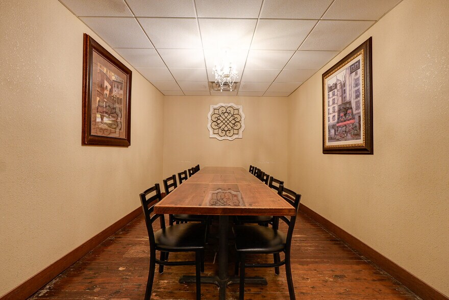 More Photos Of 312 S Hudson St, Buckner Restaurant For Sale