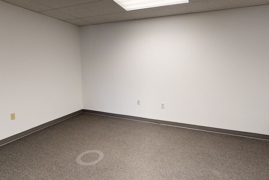 More Photos Of 4101 Ravenswood Rd, Dania Beach Unknown For Lease