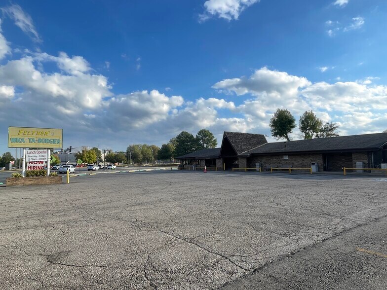 More Photos Of 1410 N Arkansas Ave, Russellville Specialty For Sale