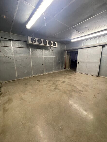 More Photos Of 2625 Gardner Rd, Broadview Warehouse For Lease