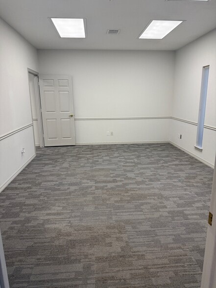 More Photos Of 412 W Pasadena Blvd, Deer Park Office For Lease