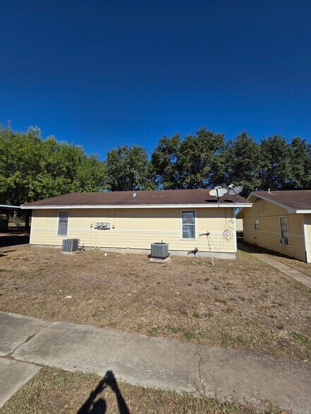 More Photos Of 657 W 4th St, Yorktown Apartments For Sale