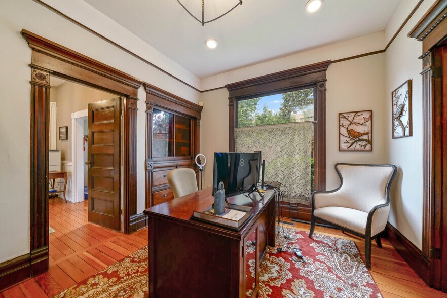 More Photos Of 901 13th St SE, Salem Office For Sale