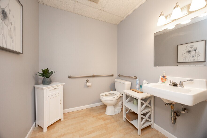 More Photos Of 1723 Swamp Pike, Gilbertsville Office For Lease