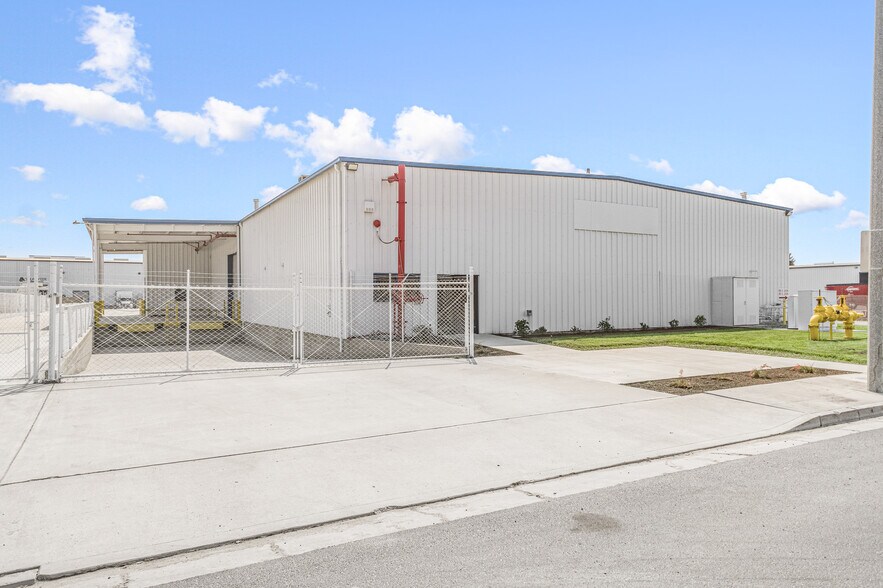 More Photos Of 861 E Levin Ave, Tulare Warehouse For Lease