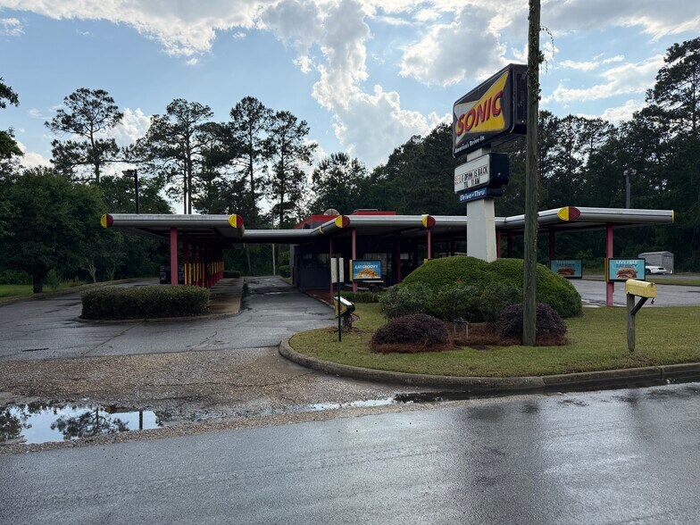 More Photos Of 2801 E Pinetree Blvd, Thomasville General Retail For Sale