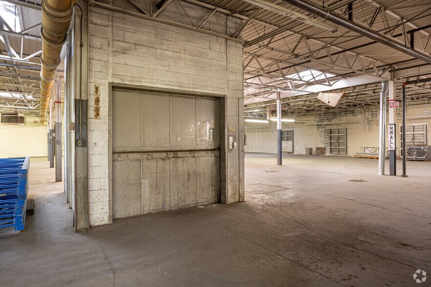 More Photos Of 1315 W 12th St, Kansas City Warehouse For Lease