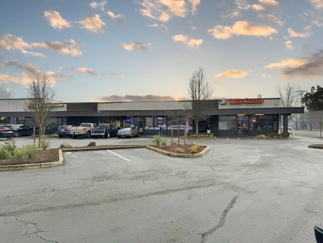 Primary Photo Of 526 NE Highway 99W, McMinnville General Retail For Lease