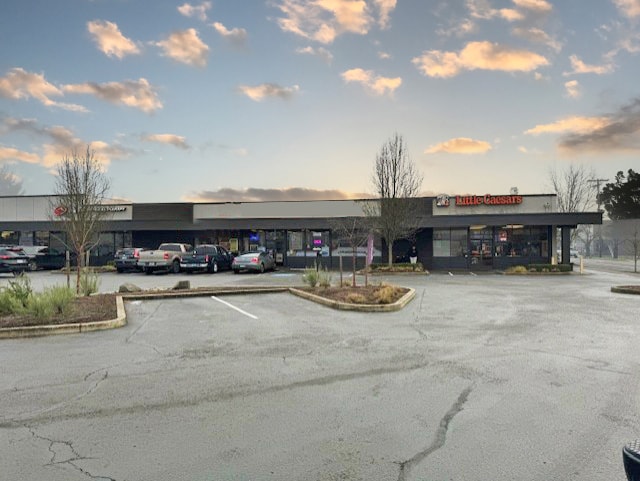 Primary Photo Of 526 NE Highway 99W, McMinnville General Retail For Lease