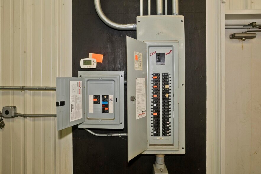 More Photos Of 16 Arthur St, Easthampton Warehouse For Sale