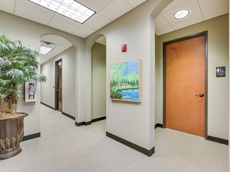 More Photos Of 3 Lakeway Centre Ct, Austin Medical For Lease