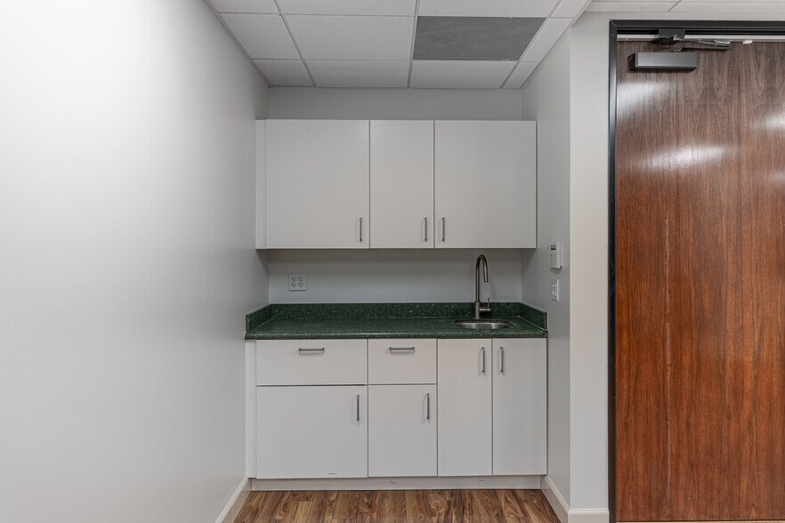 More Photos Of 7855 Fay Ave, La Jolla Medical For Lease